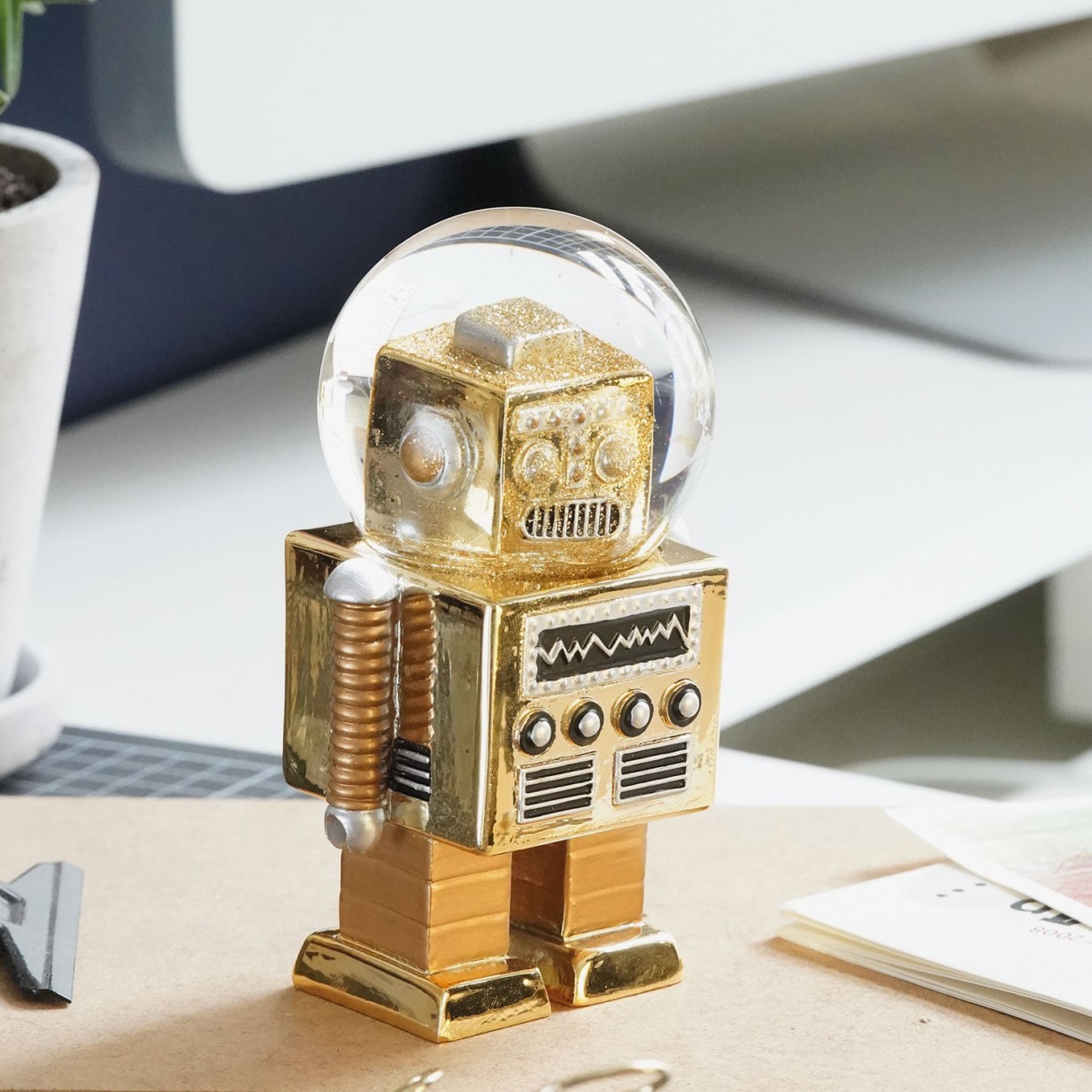 Snow globe - Robot, “Electric storm” - HAM - Designertorvet